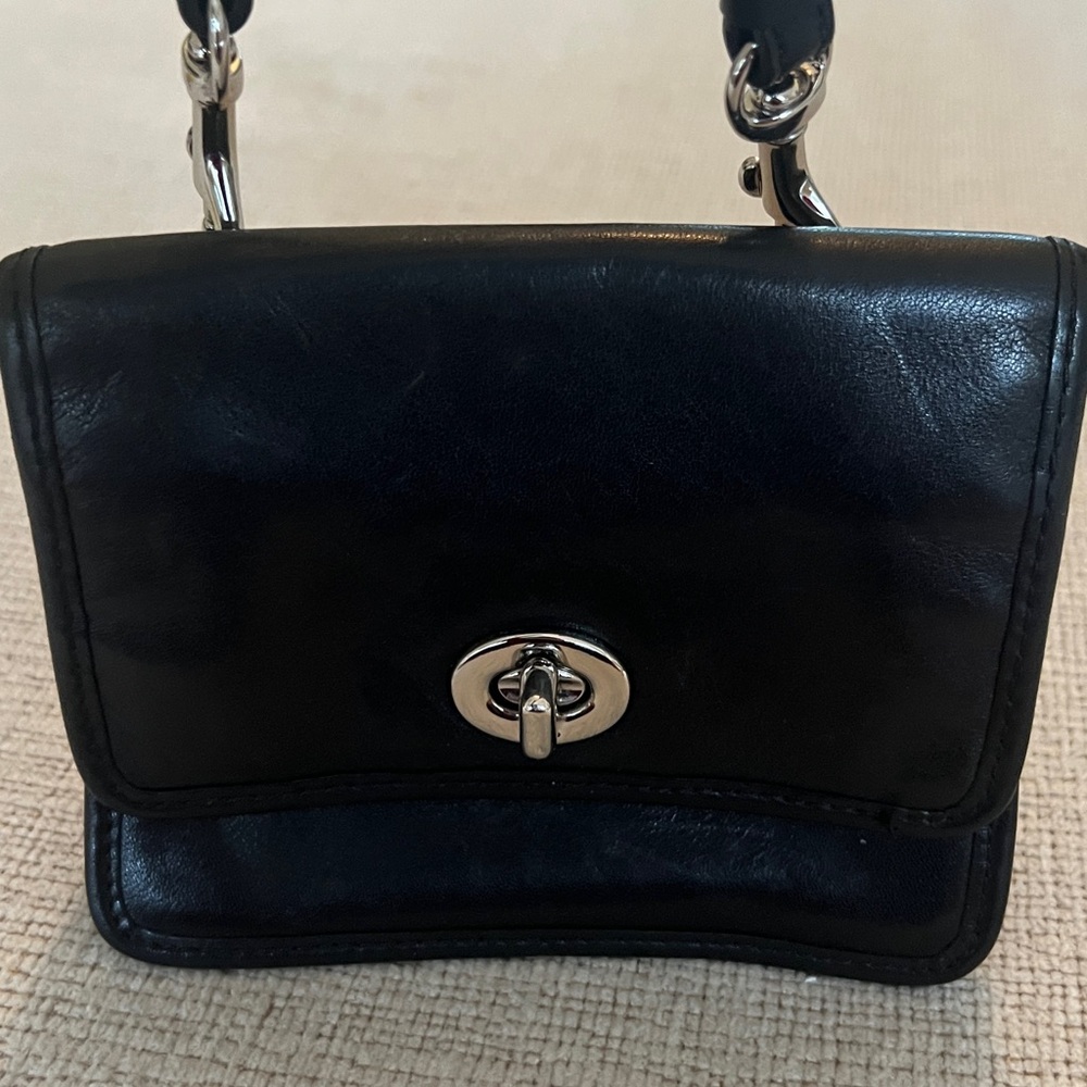 Coach Classic Turn lock Small Crossbody Handbag in Black Leather - Picture 5 of 14